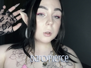 darcypierce 18 ans Nue