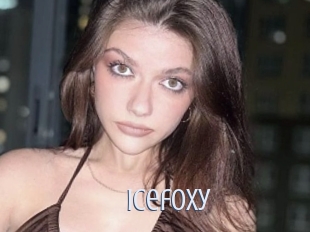 icefoxy 18 ans Nue