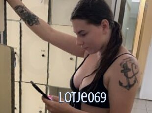lotje069 18 ans Nue