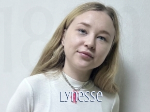 lynesse 18 ans Nue