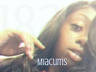 MiaCums