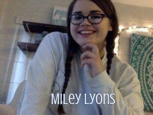 Miley_Lyons