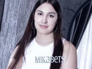 mikabets 18 ans Nue