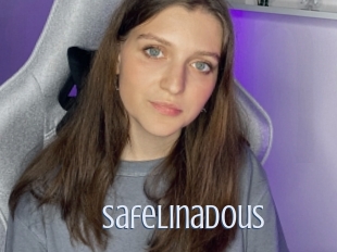 safelinadous 18 ans Nue